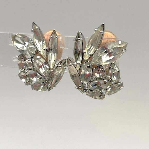 Vintage Weiss Clip On Earrings Rhinestone Cluster Spray Signed Silver Tone - Picture 14 of 16